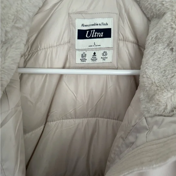 Abercrombie and Fitch ultra winter jacket with hoodie - Picture 2 of 4